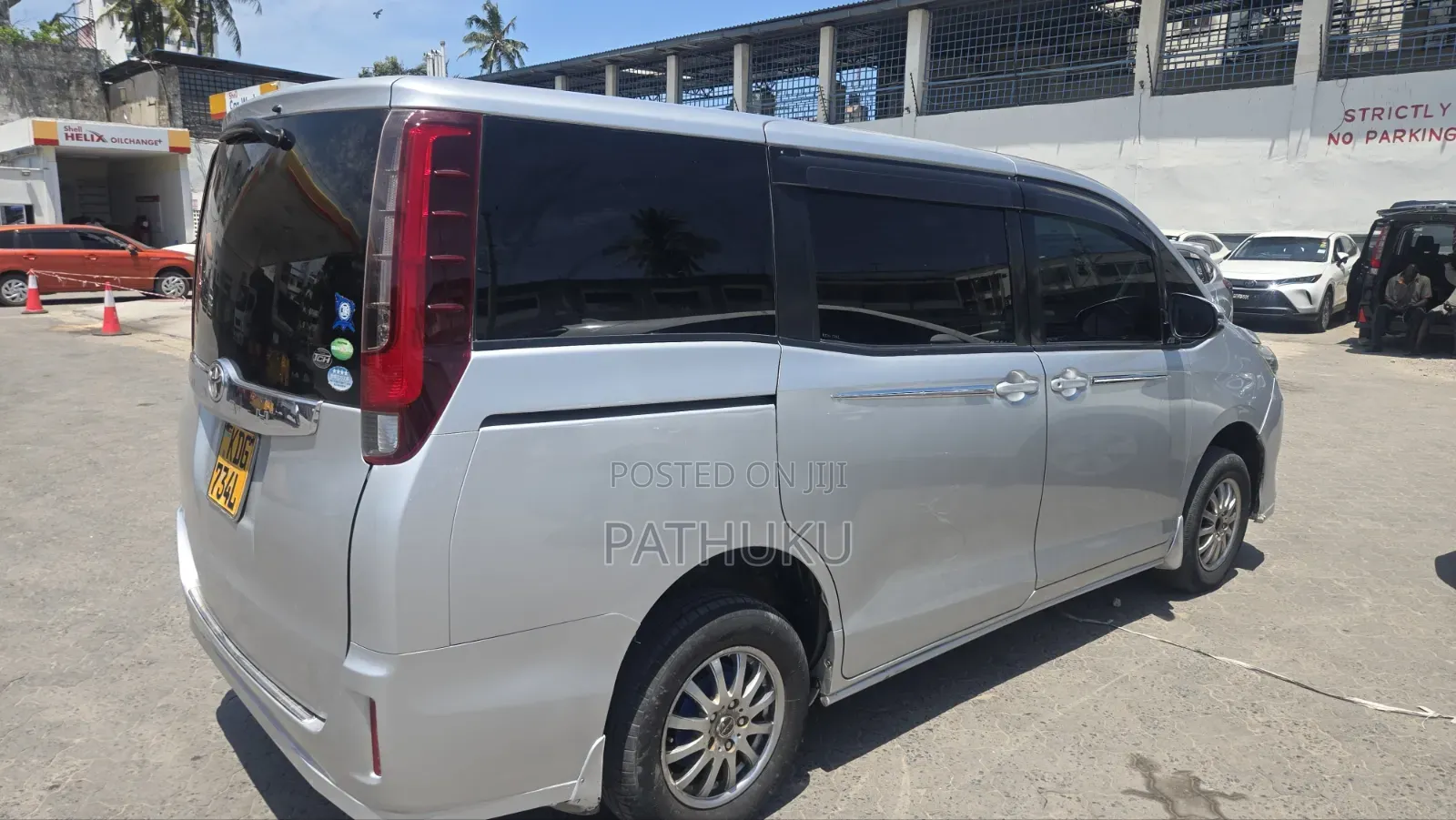 Toyota Noah 2014 Gray