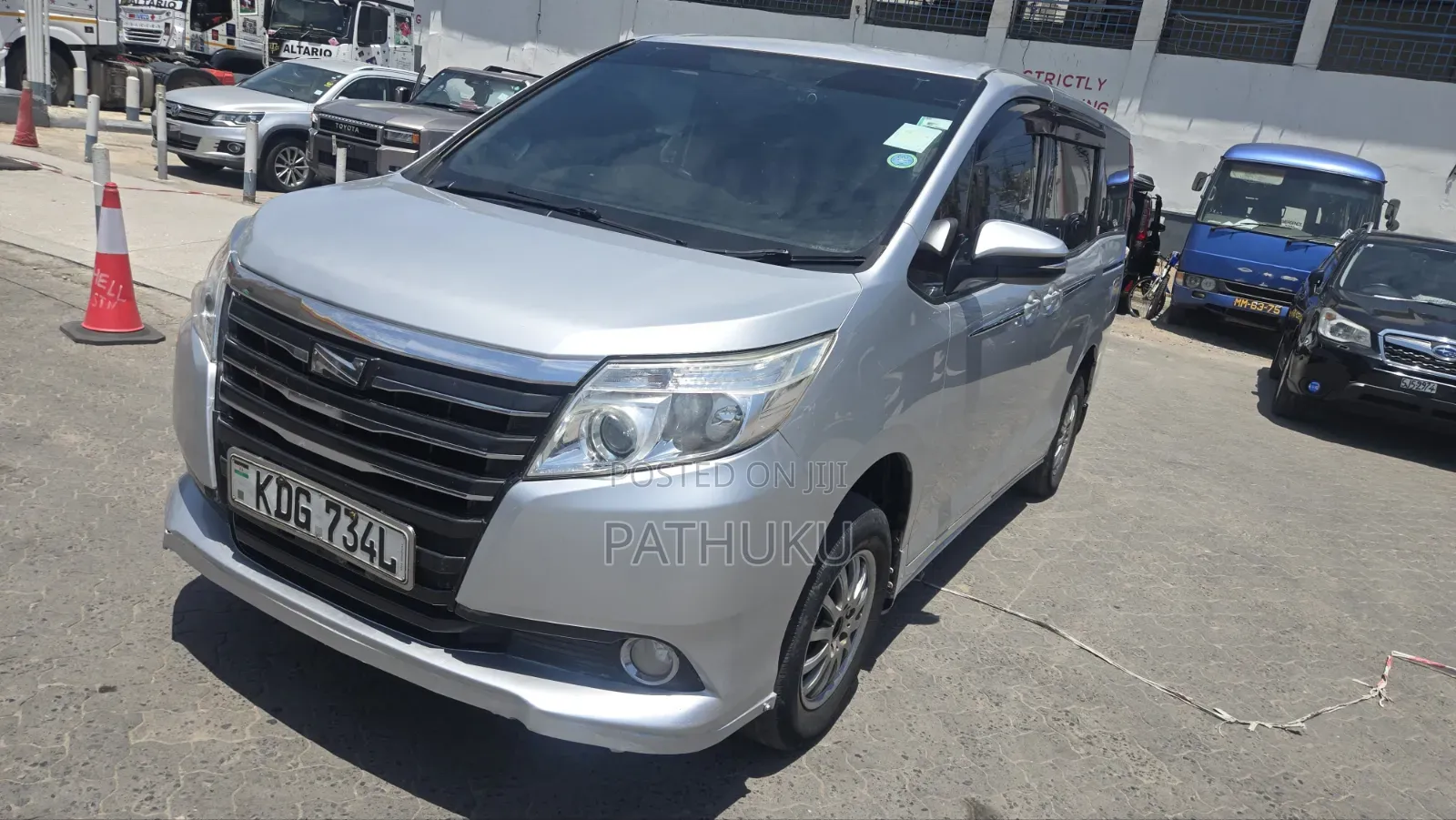 Toyota Noah 2014 Gray