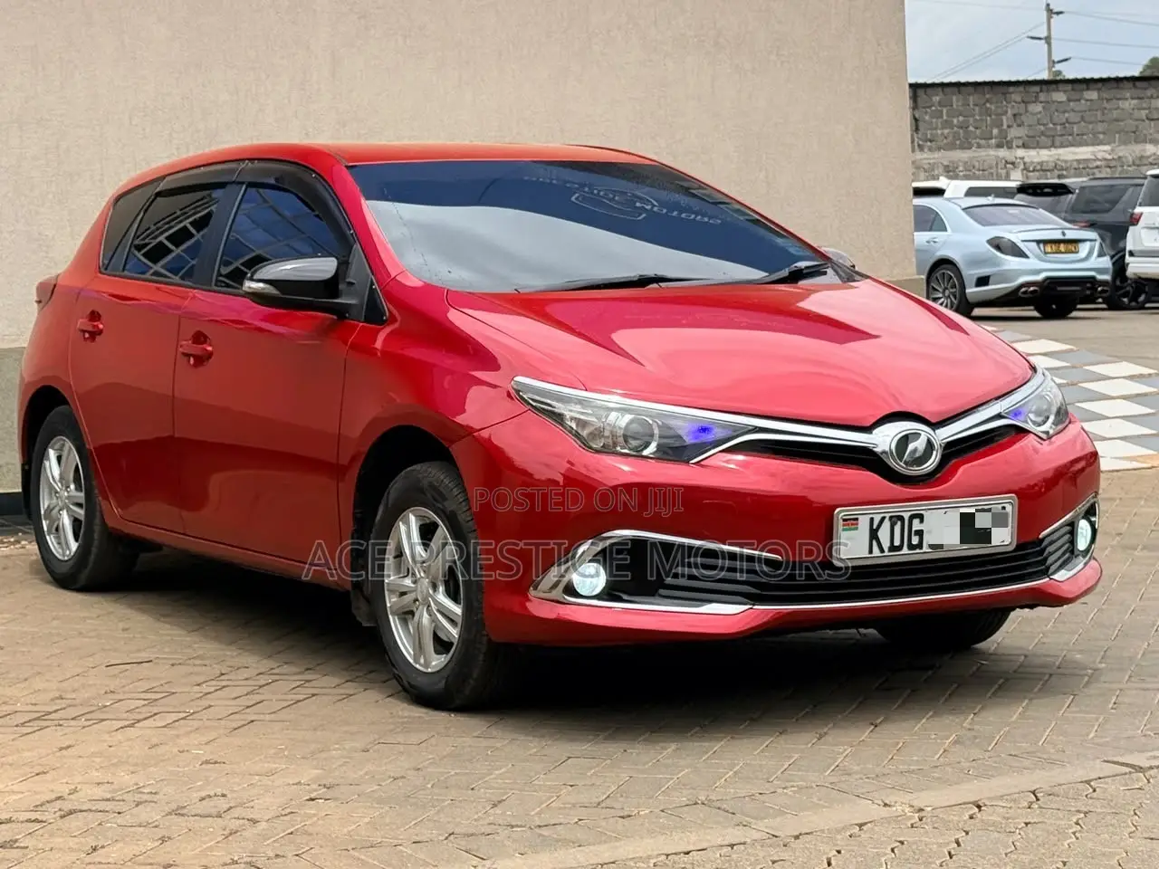 Toyota Auris 2014 Red