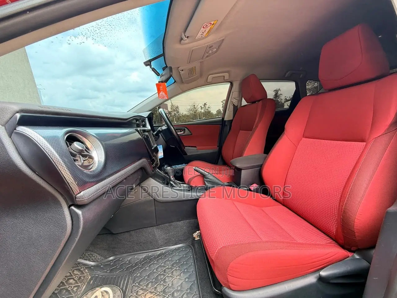 Toyota Auris 2014 Red