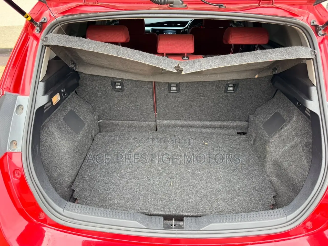 Toyota Auris 2014 Red