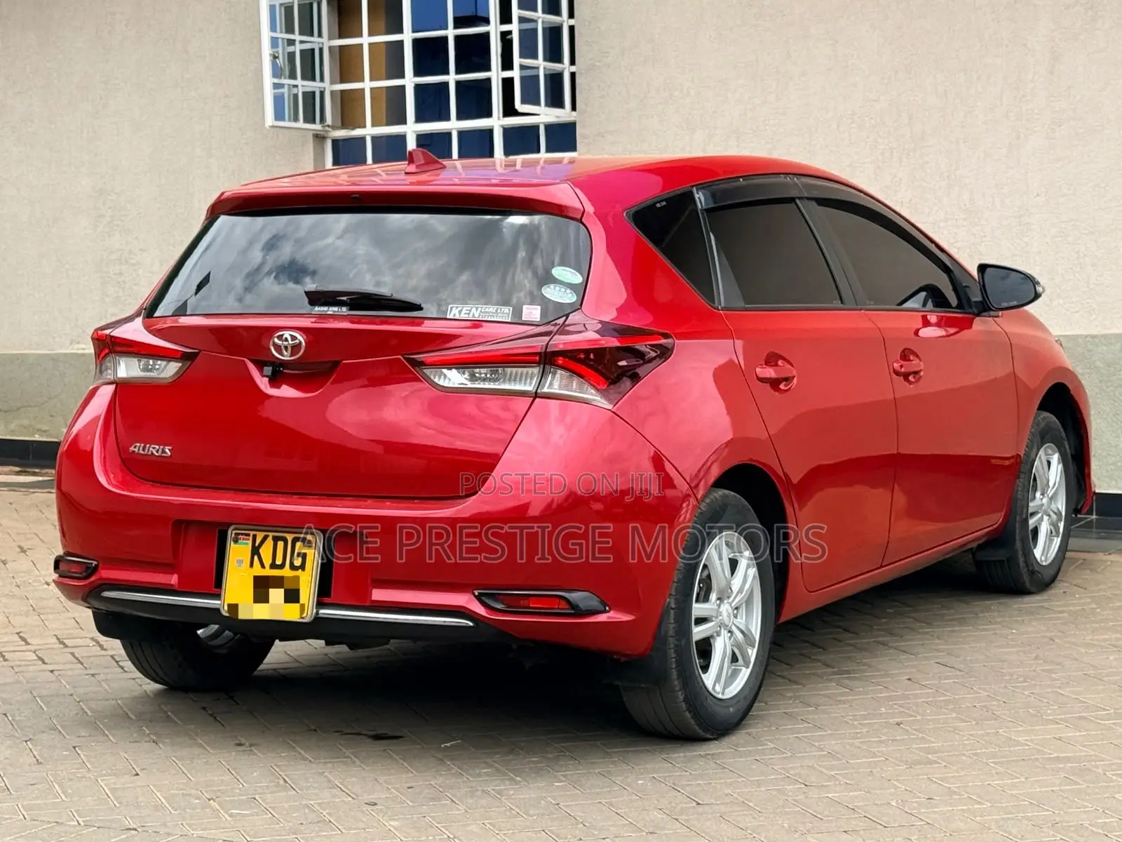 Toyota Auris 2014 Red