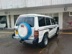 Mitsubishi Pajero 2008 White