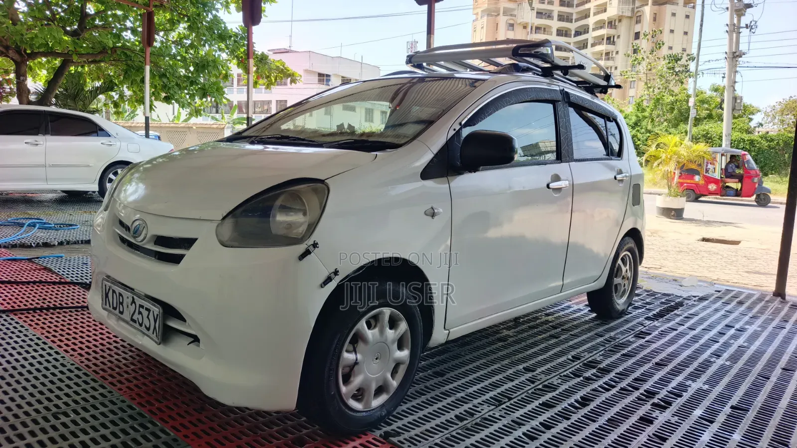 Daihatsu Mira 2013 White