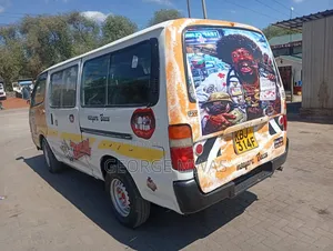 Toyota HiAce 2002 White