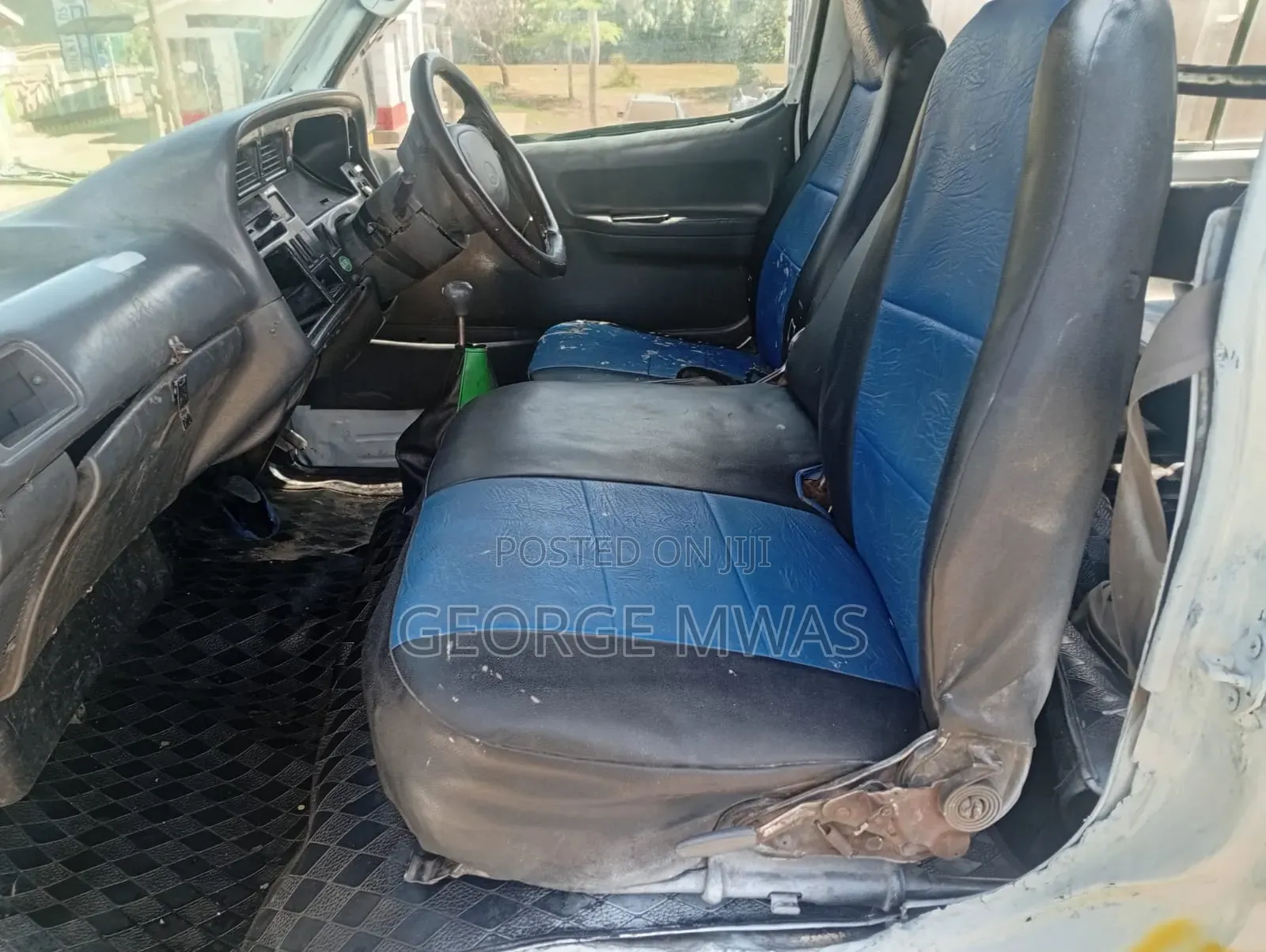 Toyota HiAce 2002 White