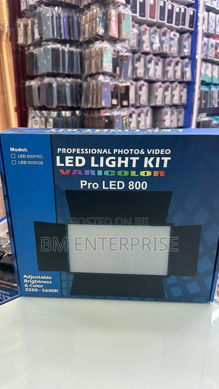 Pro LED 800 Studio Light Kit With Tripod Stand