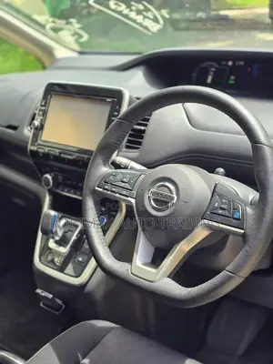 Nissan Serena 2019 White