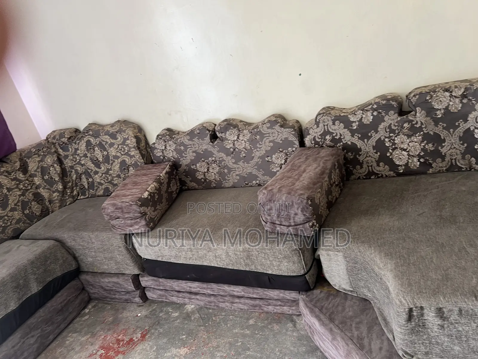 Selling Arabian Seating