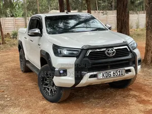 Toyota Hilux 2015 White