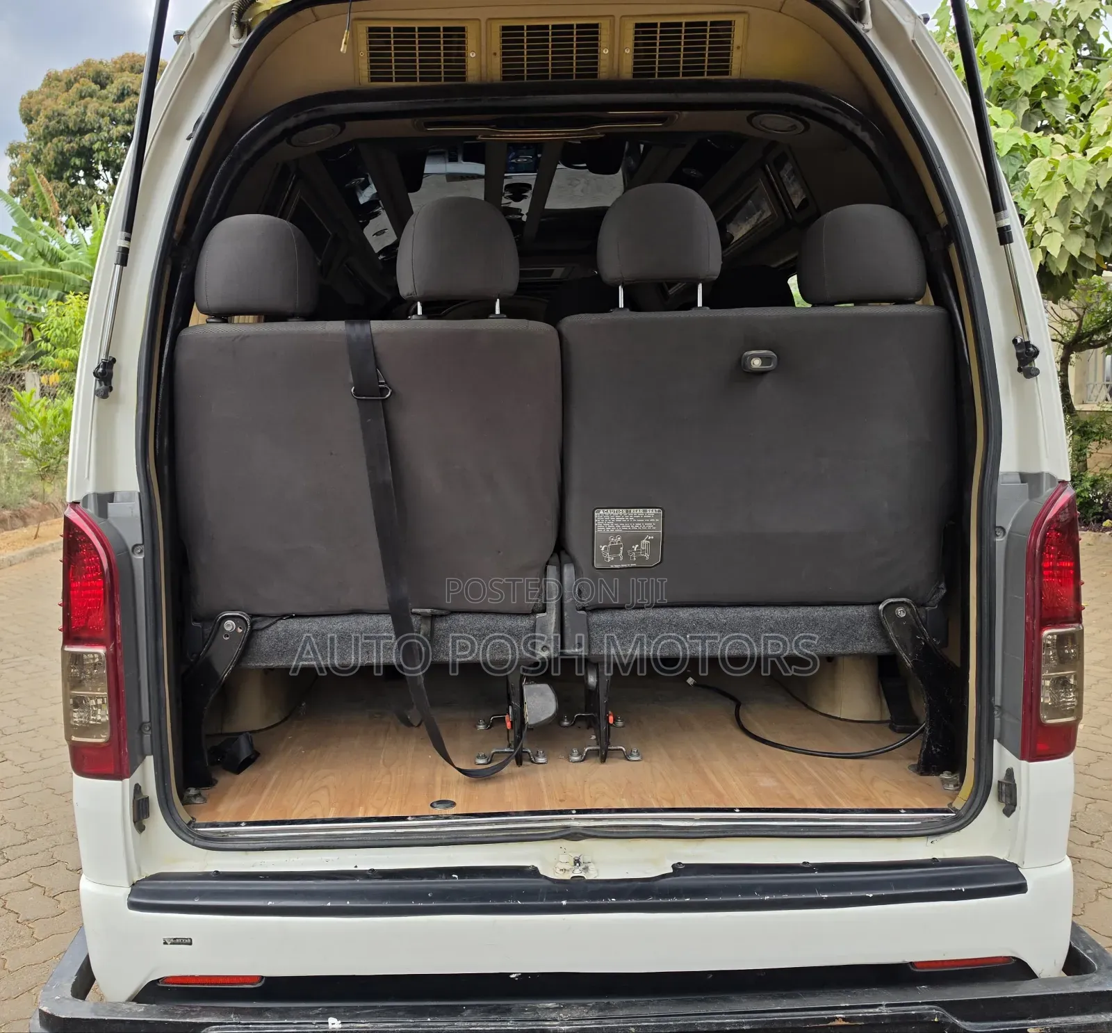 Toyota HiAce 2018 White