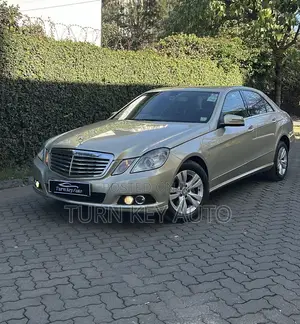 Mercedes-Benz E300 2011 Gold