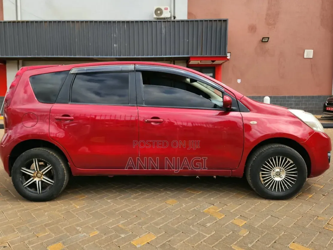 Nissan Note 2011 Red