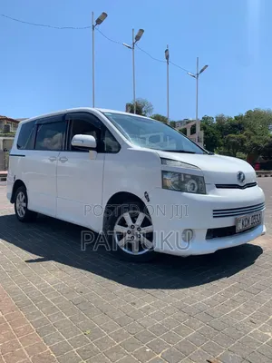 Toyota Voxy 2010 White