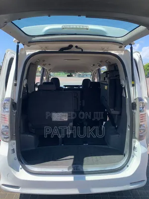 Toyota Voxy 2010 White