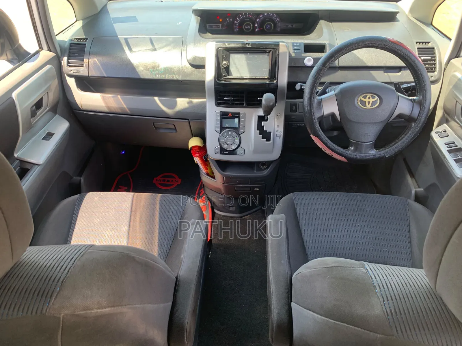Toyota Voxy 2010 White