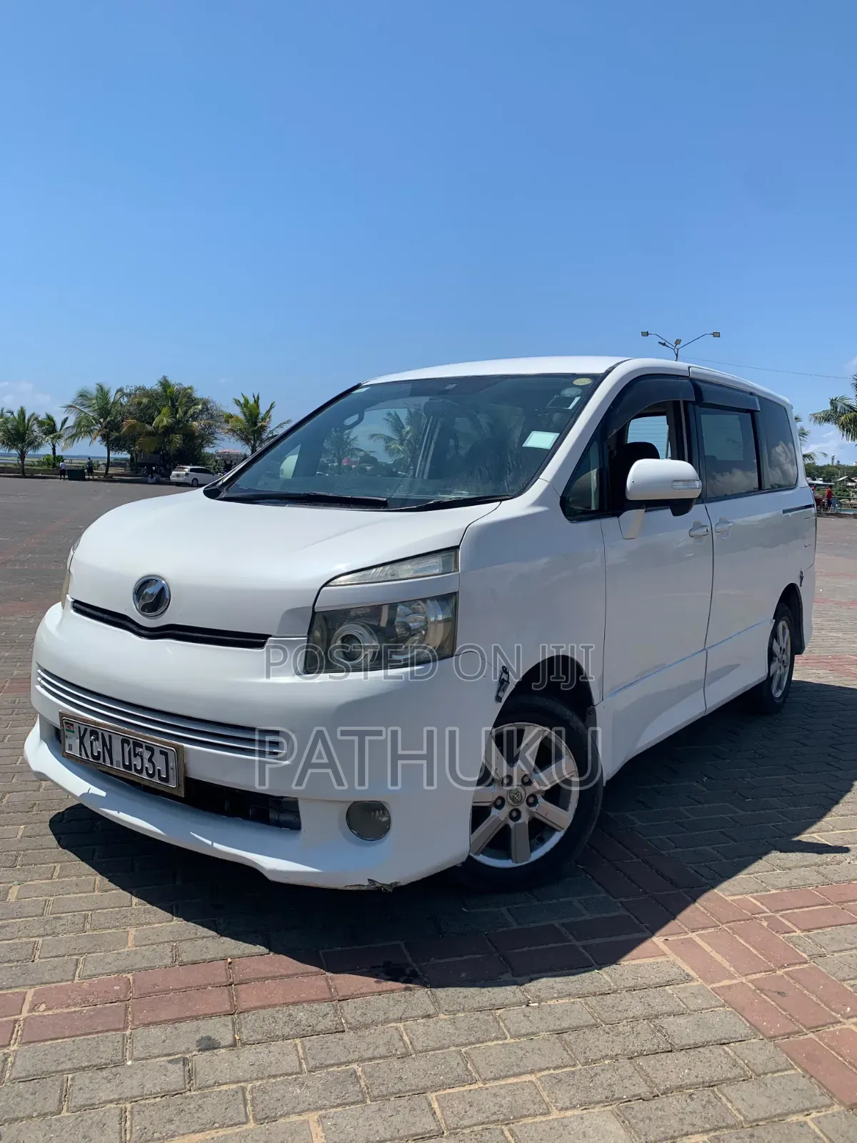 Toyota Voxy 2010 White