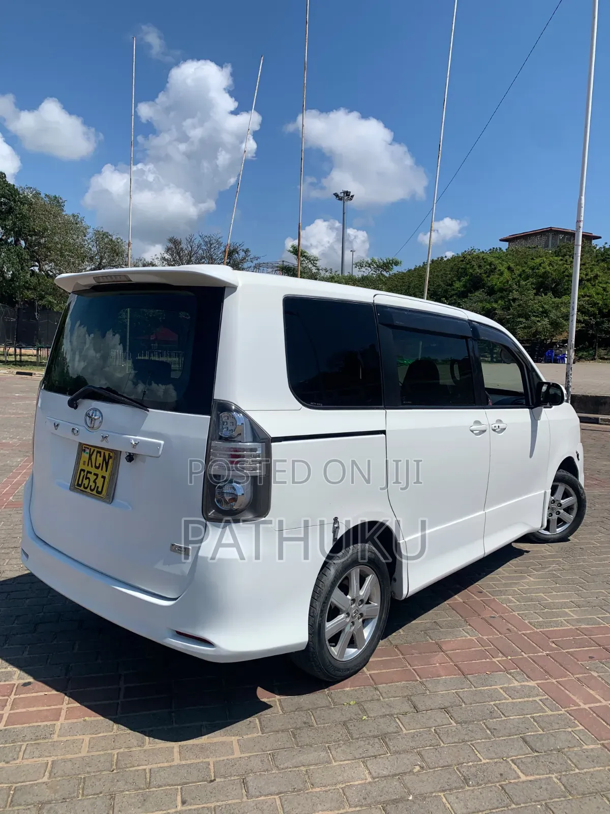 Toyota Voxy 2010 White