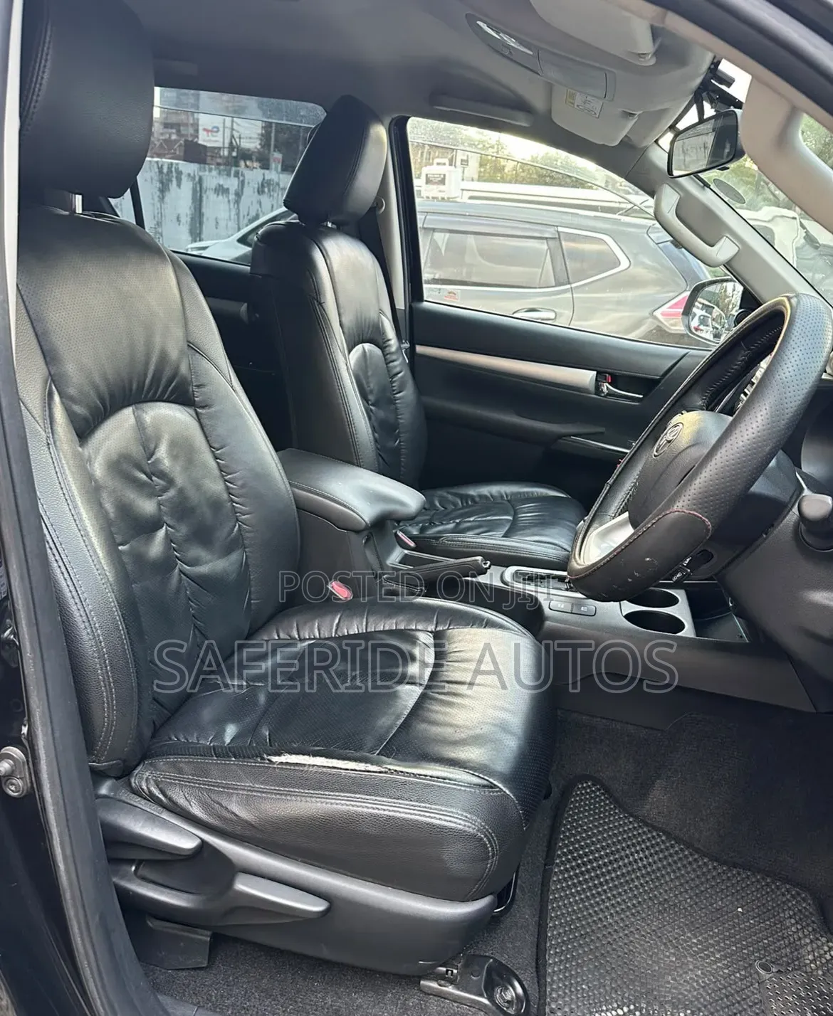 Toyota Hilux 2018 Black