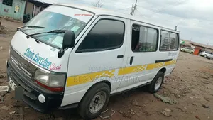 Toyota HiAce 2003 White