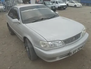 Toyota Corolla 1999 Silver