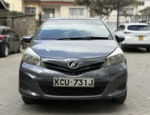 Toyota Vitz 1.0 FWD 5dr 2013 Gray