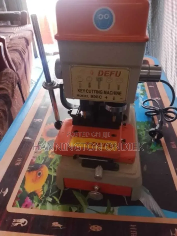 Key Cutting Machine