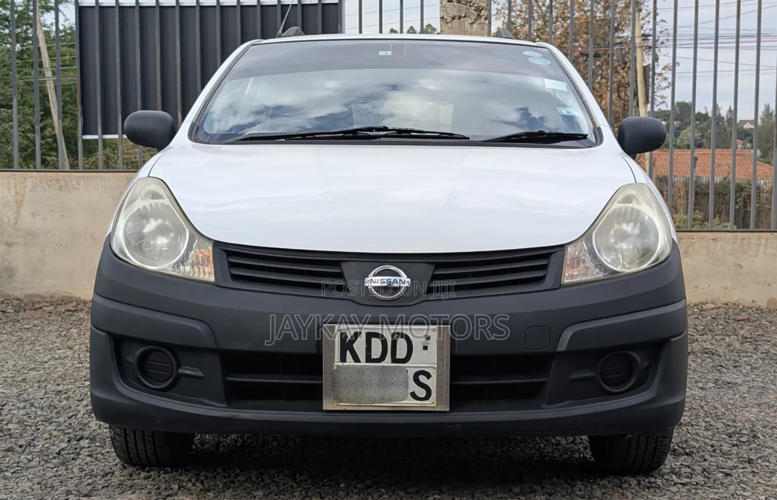 Nissan Advan 2014 White