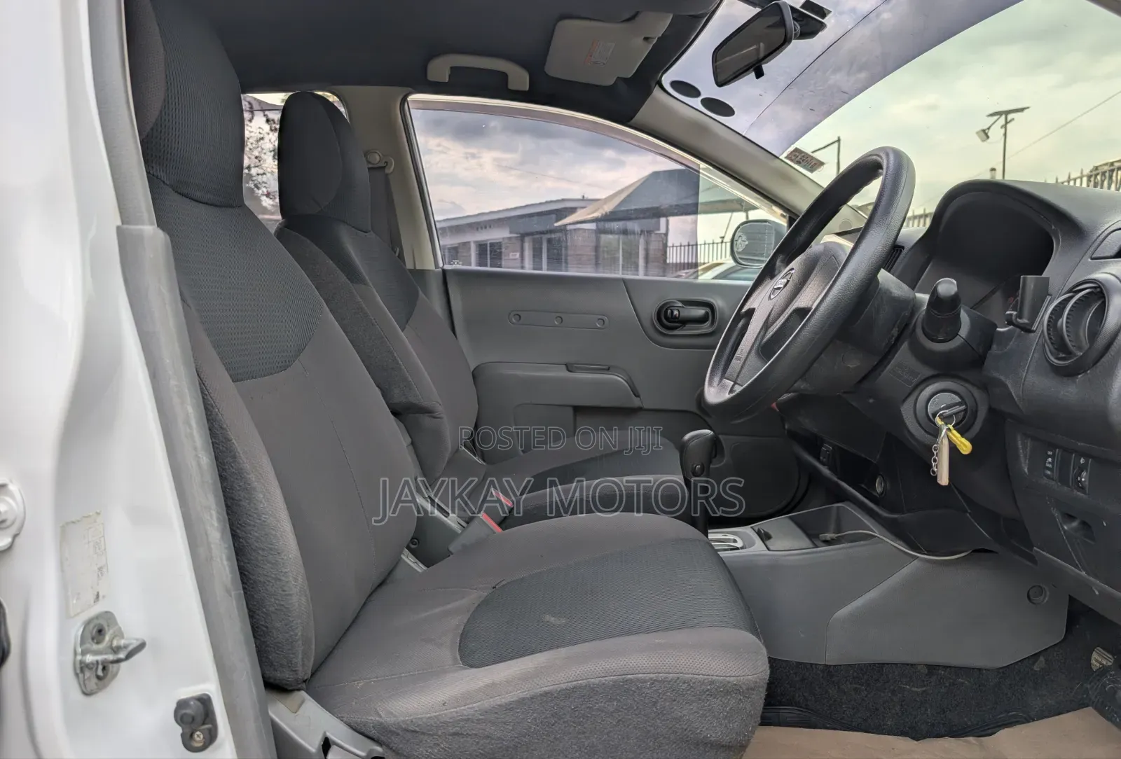 Nissan Advan 2014 White
