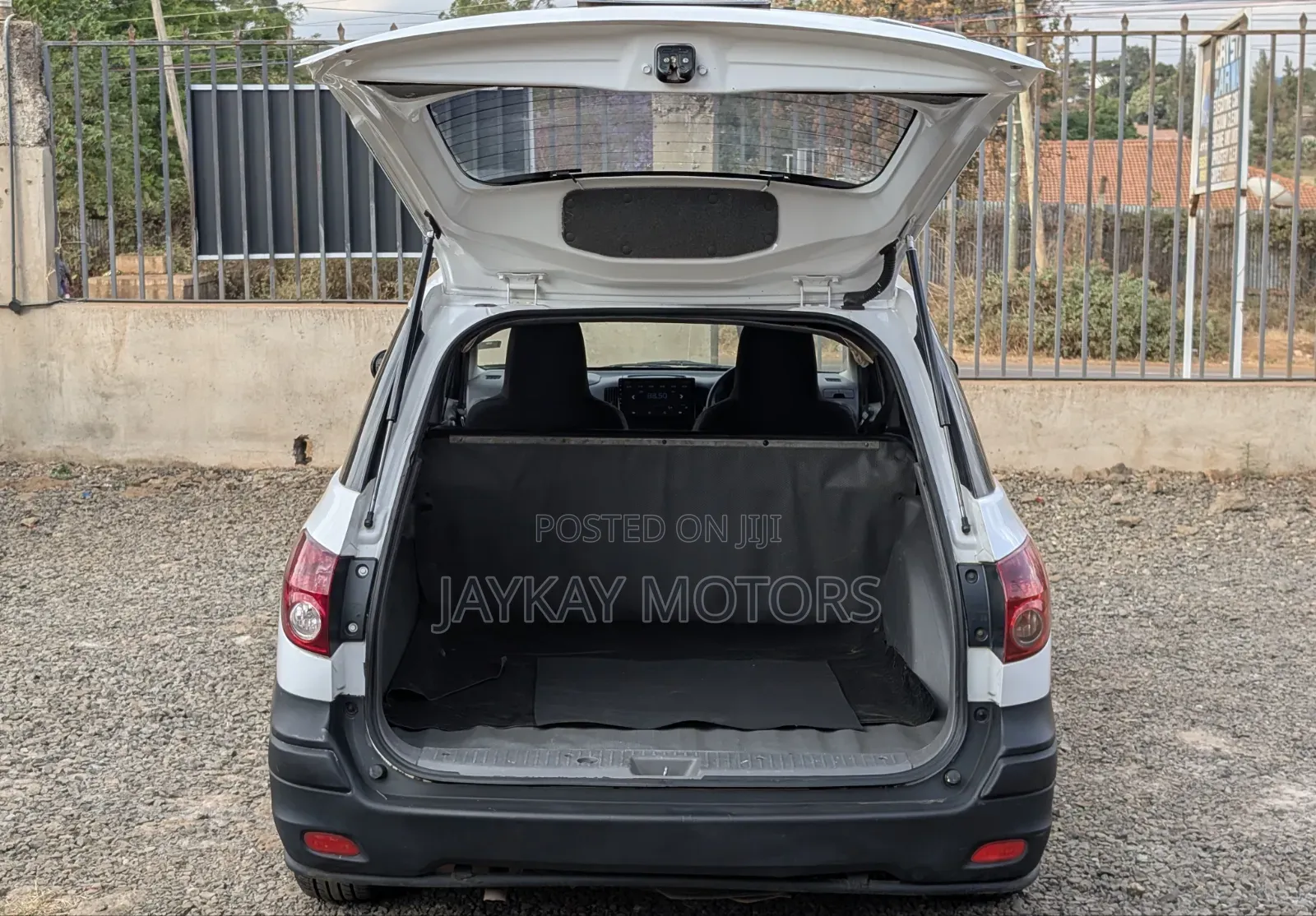 Nissan Advan 2014 White