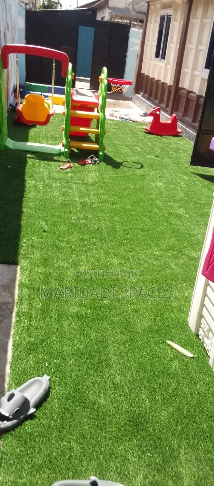 Artificial Grass Carpet That Create Good Drainage for Rainy Days