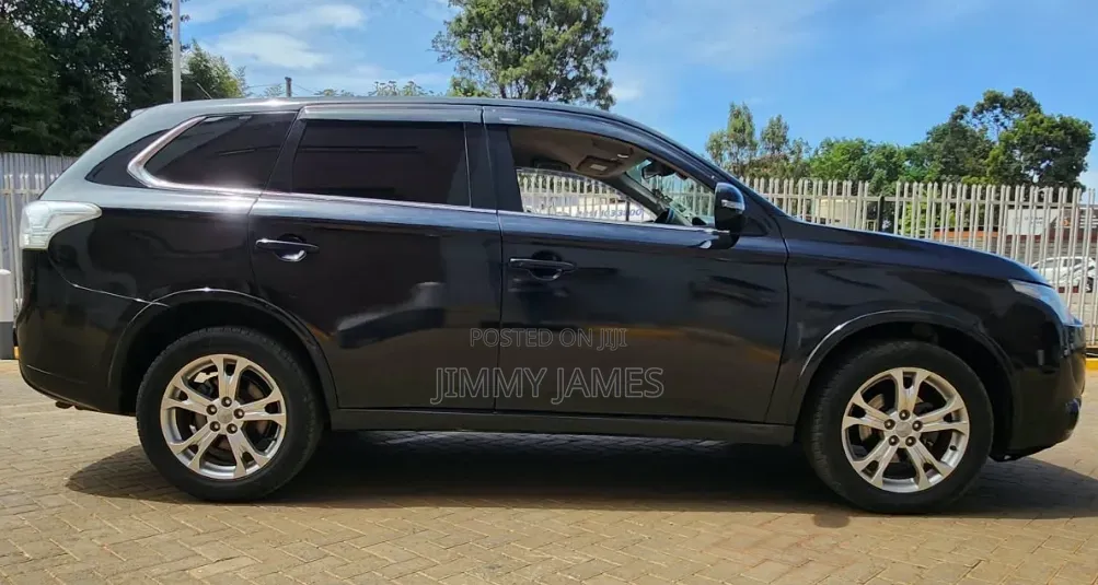 Mitsubishi Outlander 2015 Black