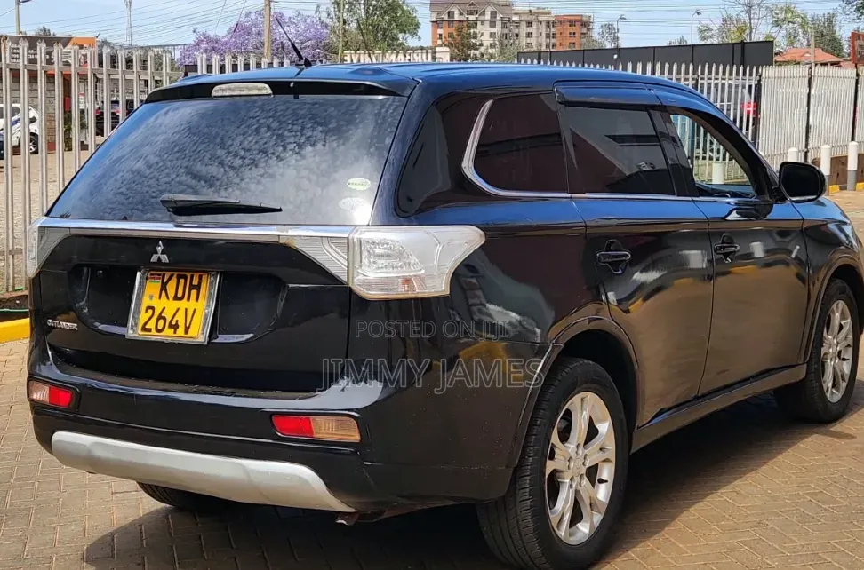 Mitsubishi Outlander 2015 Black