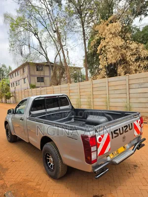 Isuzu D-MAX 2015 Silver