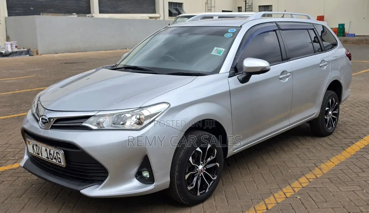 Toyota Corolla Fielder 2019 Silver