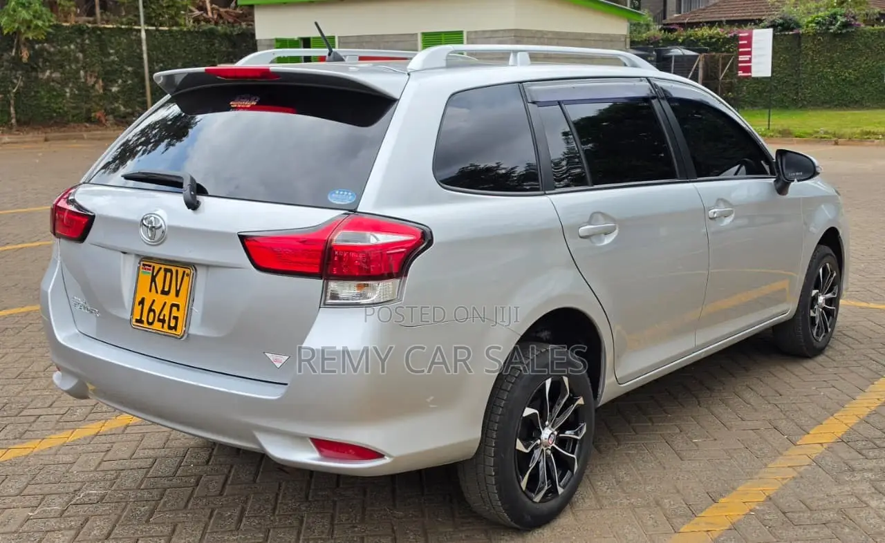 Toyota Corolla Fielder 2019 Silver