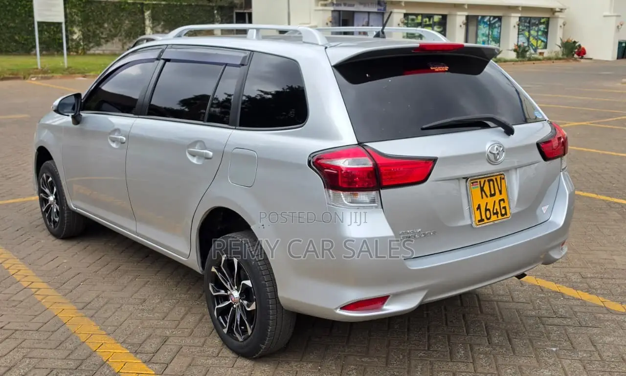 Toyota Corolla Fielder 2019 Silver