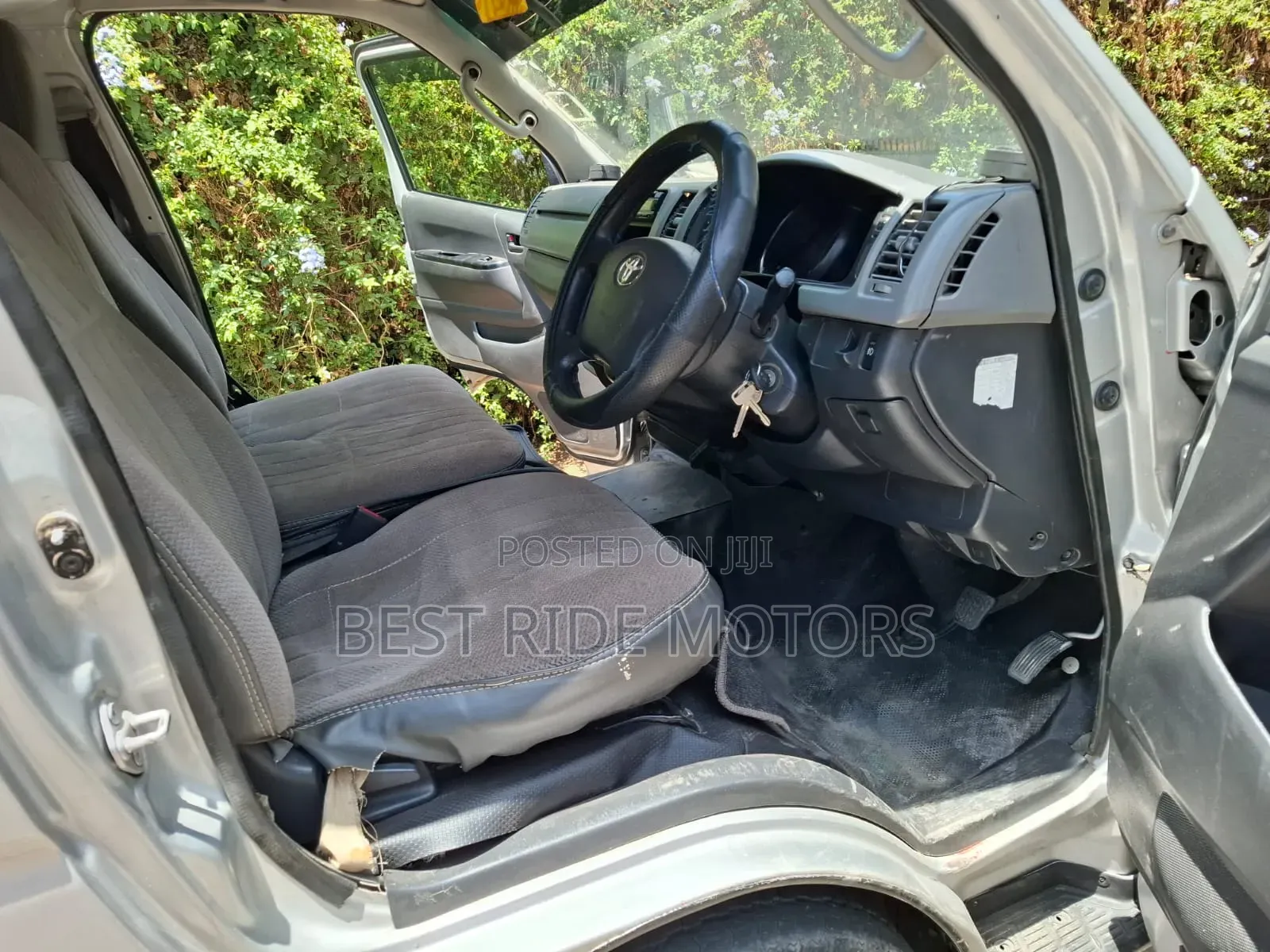 Toyota HiAce 2012 Silver