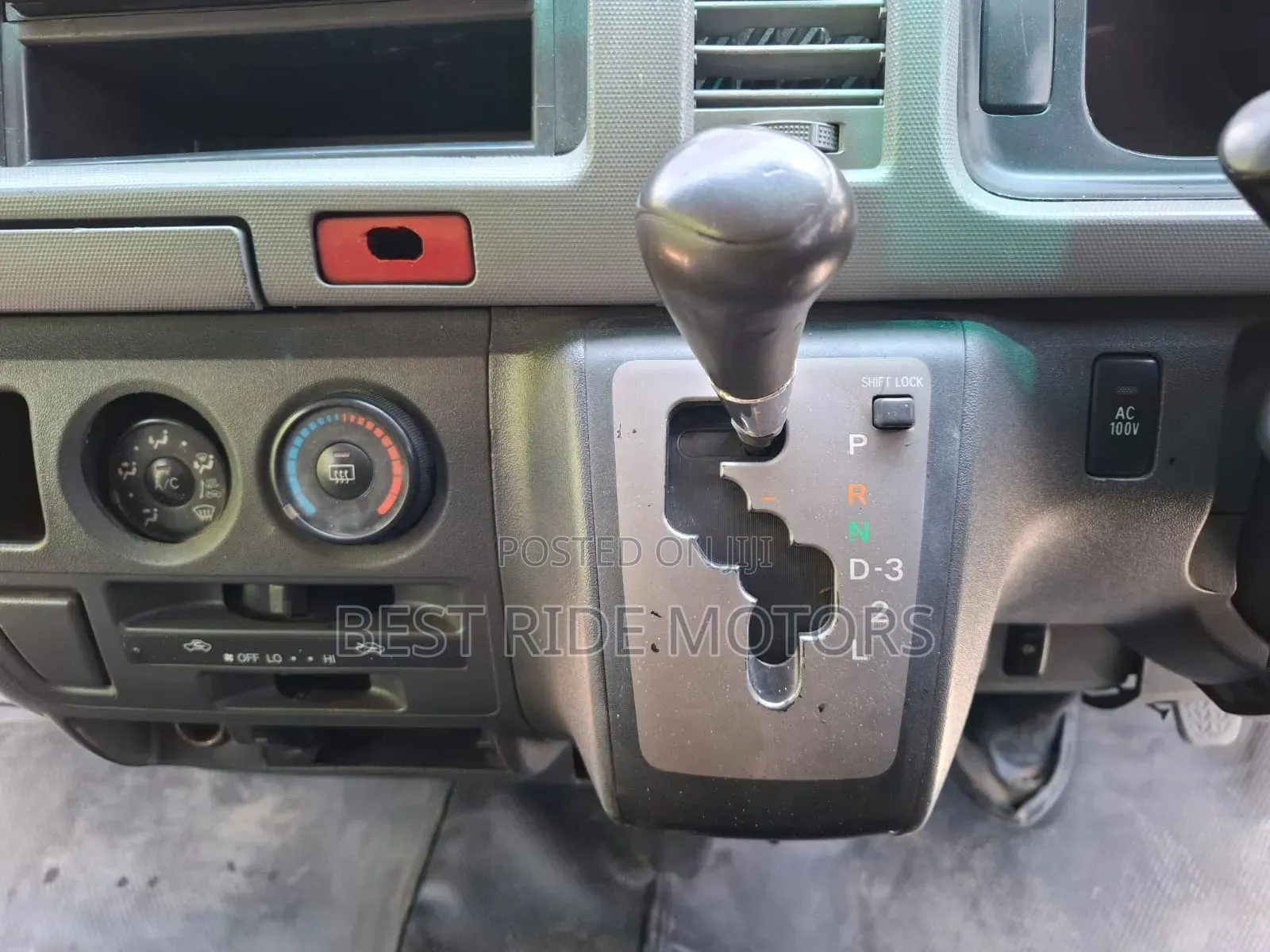 Toyota HiAce 2012 Silver