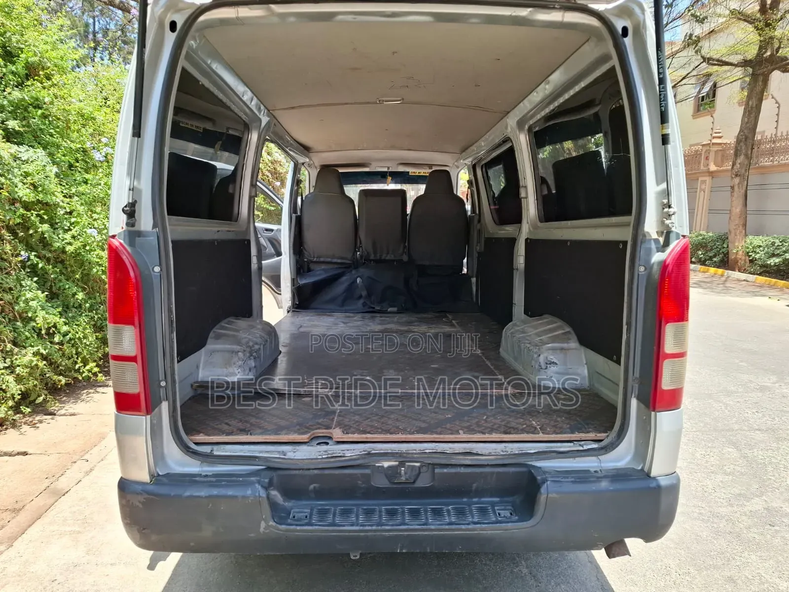 Toyota HiAce 2012 Silver