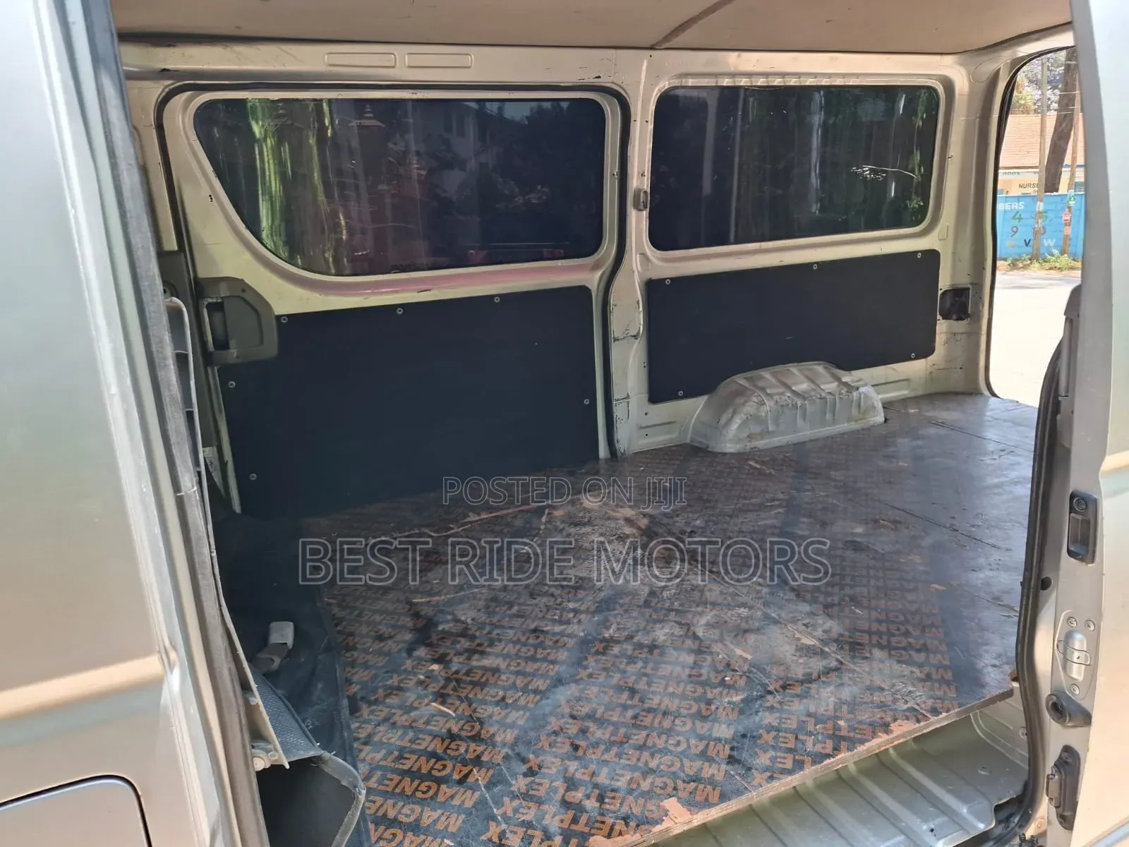 Toyota HiAce 2012 Silver