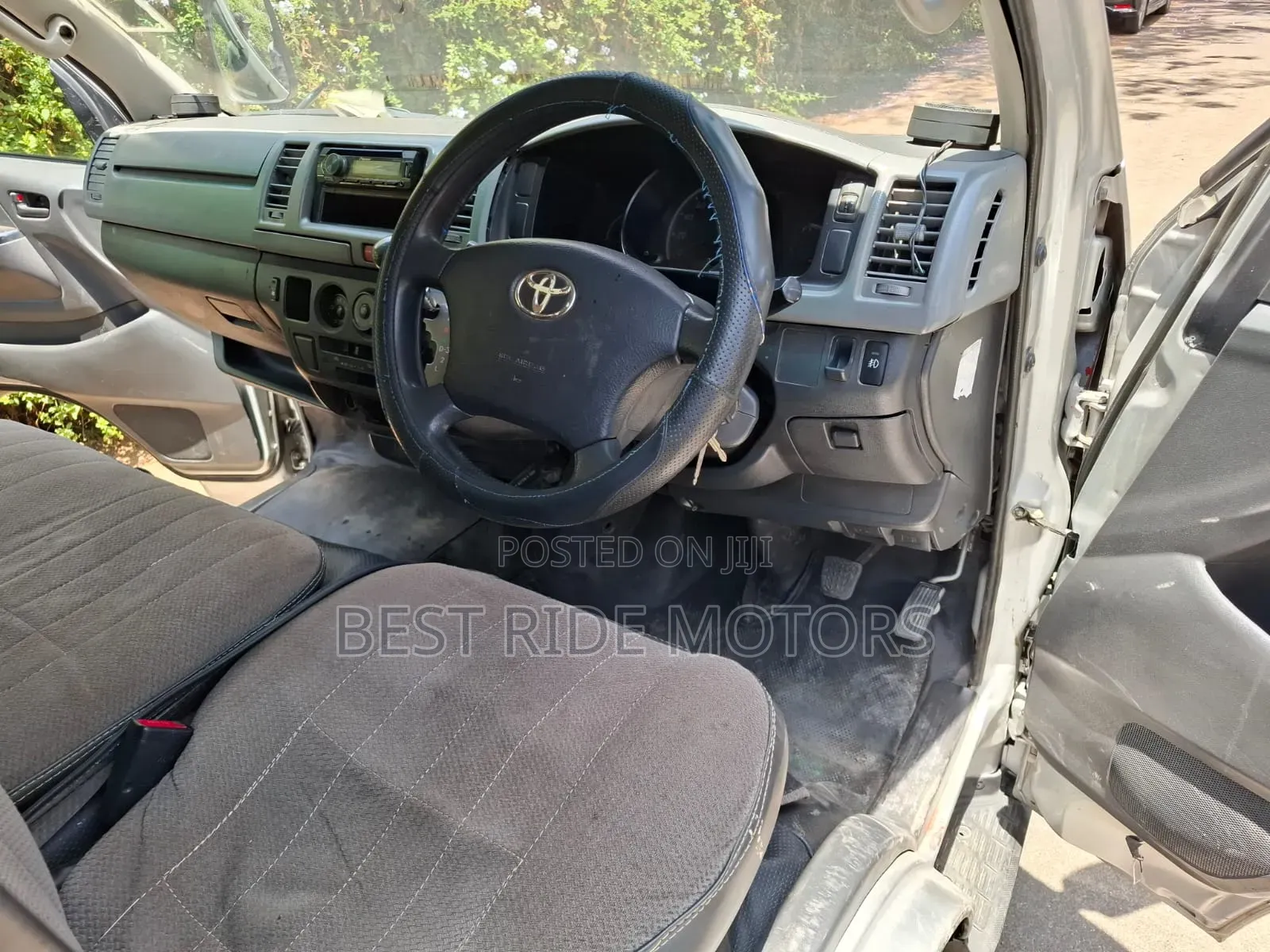 Toyota HiAce 2012 Silver