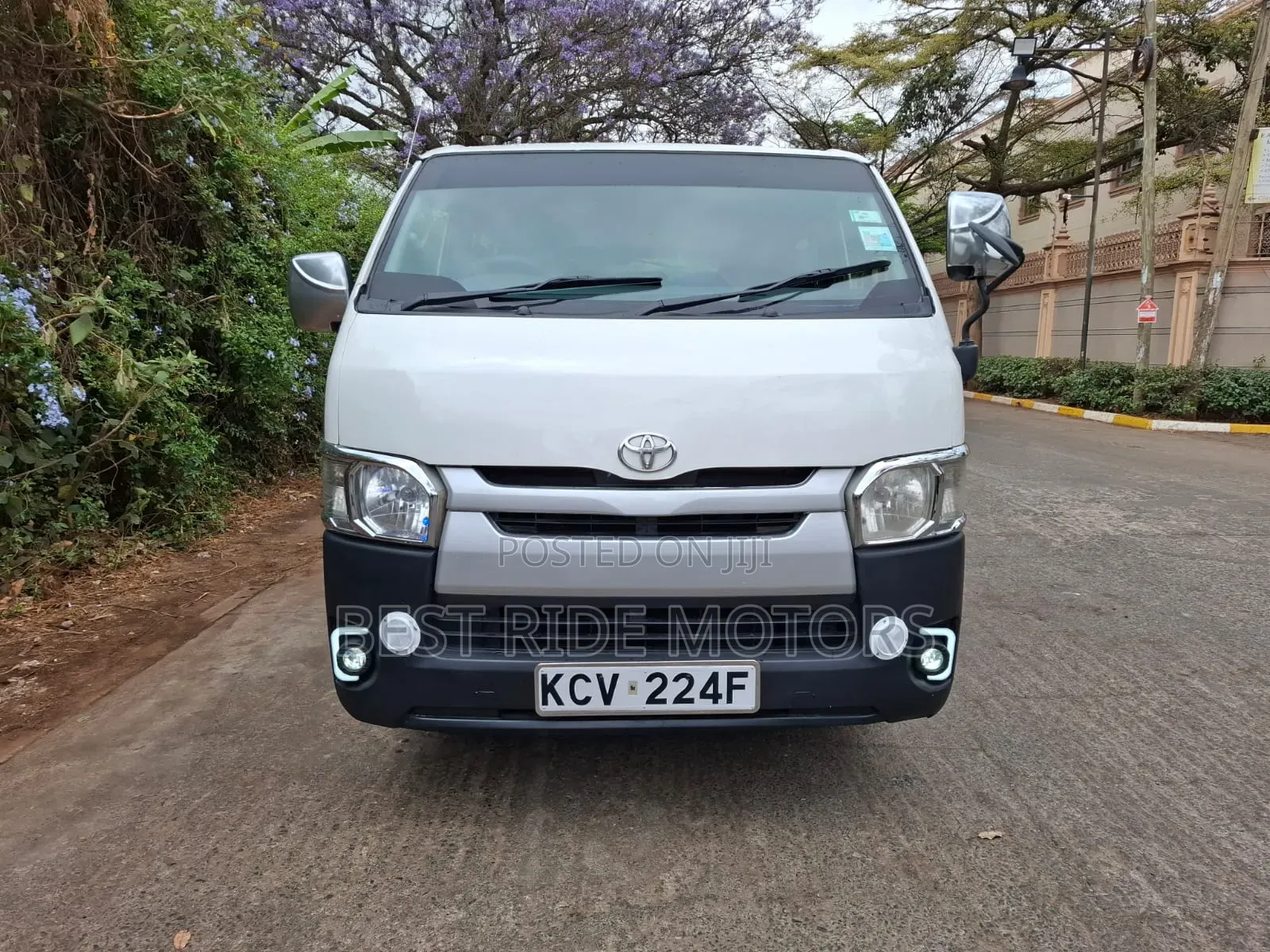Toyota HiAce 2013 White