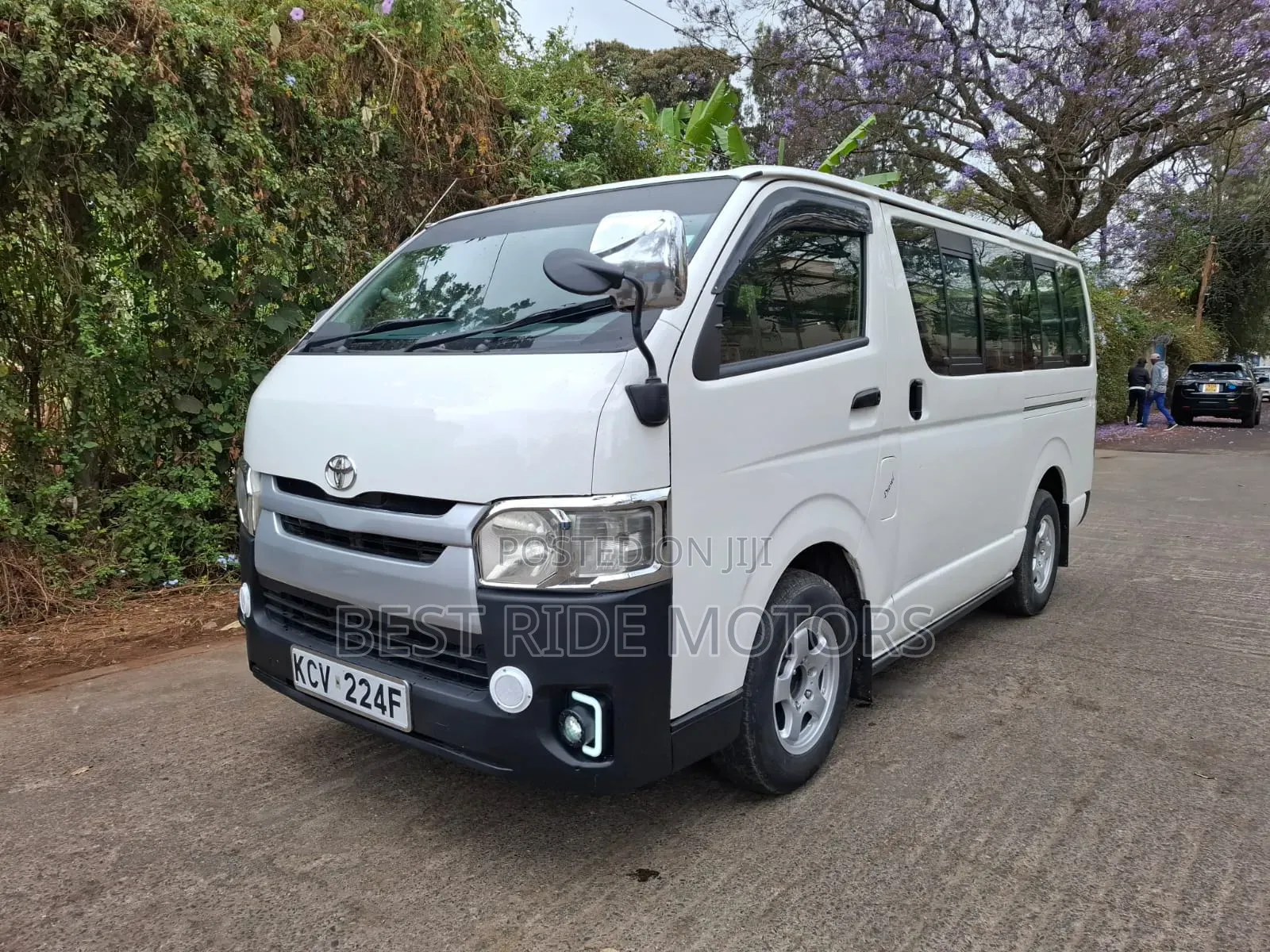 Toyota HiAce 2013 White