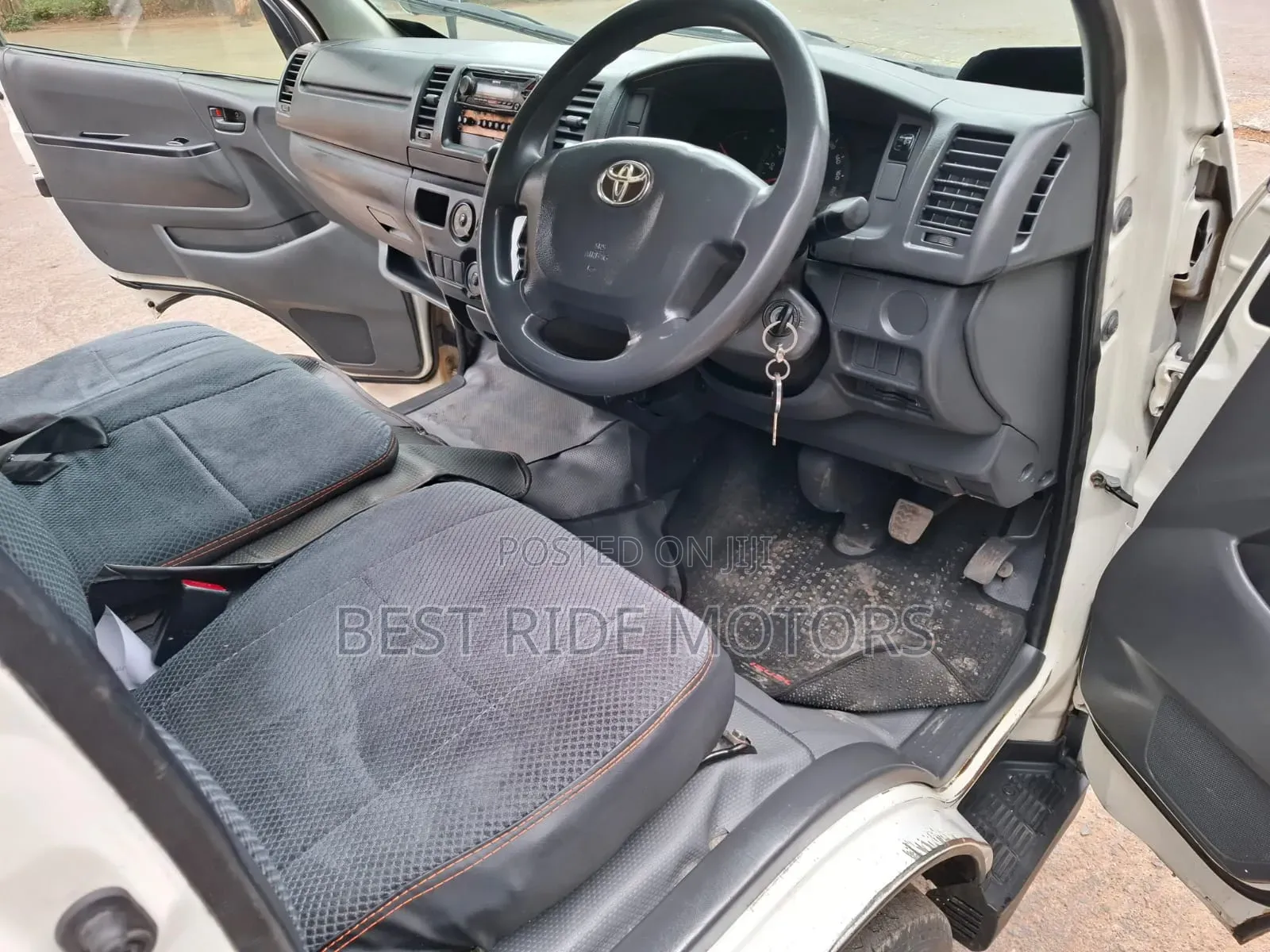 Toyota HiAce 2013 White