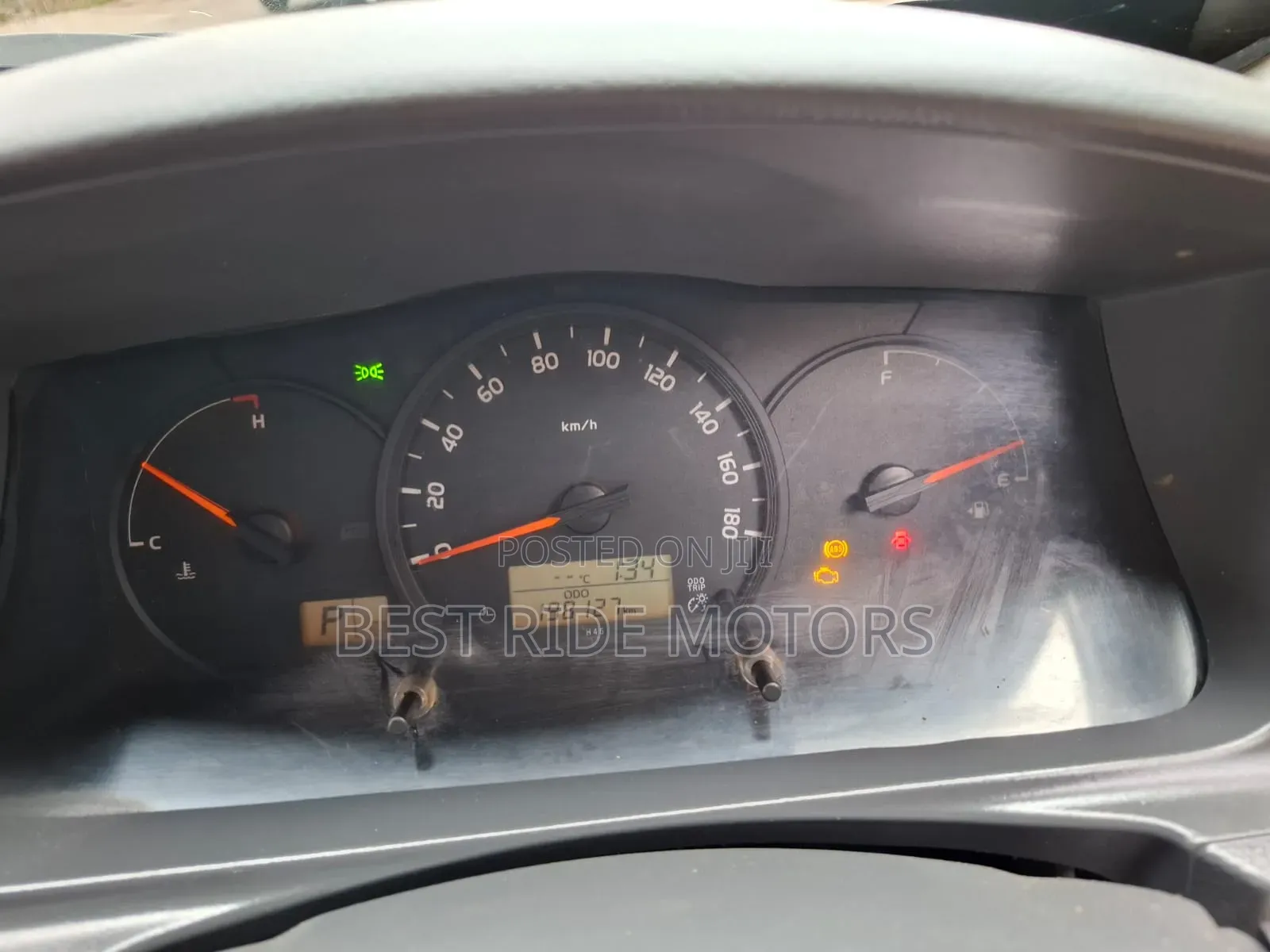 Toyota HiAce 2013 White