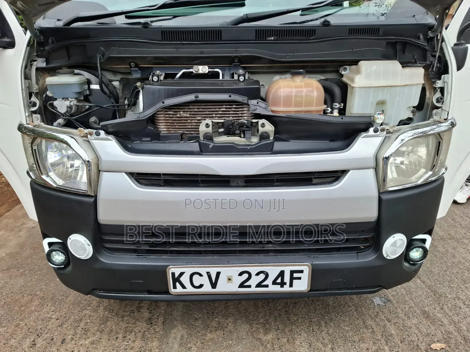 Toyota HiAce 2013 White