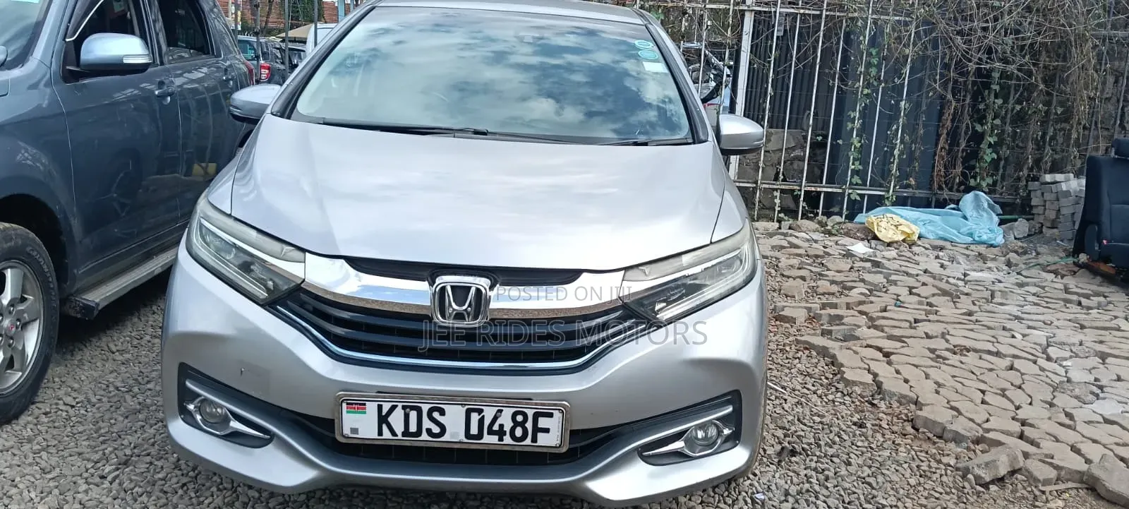 Honda Fit Shuttle 2017 Silver