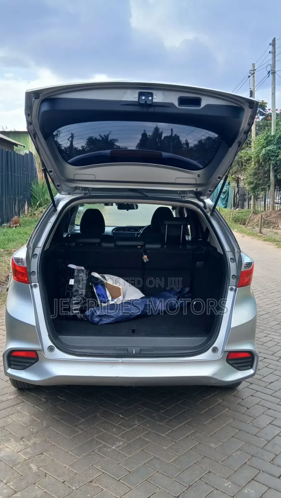 Honda Fit Shuttle 2017 Silver