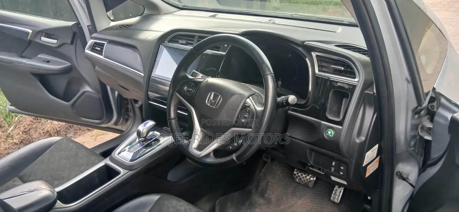 Honda Fit Shuttle 2017 Silver